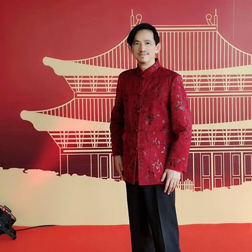 Odoo • A picture with a caption