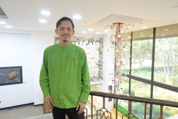 Odoo • A picture with a caption